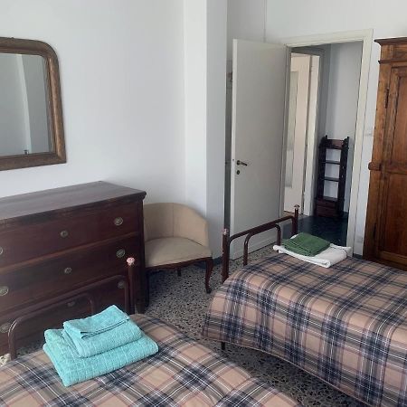 Casa Bianca 4 - Confortevole In Centro A مونيلّي المظهر الخارجي الصورة