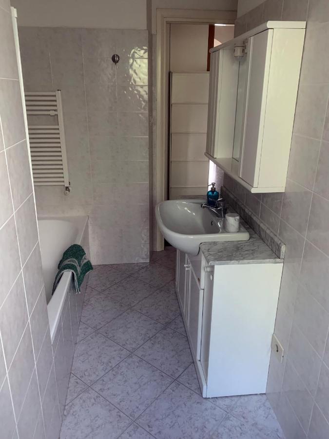 Casa Bianca 4 - Confortevole In Centro A مونيلّي المظهر الخارجي الصورة