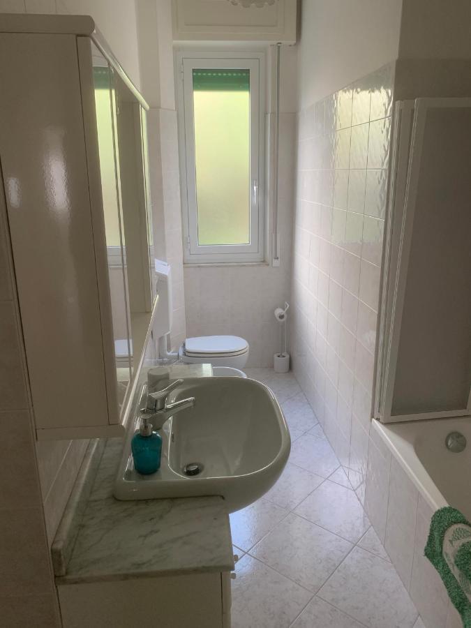 Casa Bianca 4 - Confortevole In Centro A مونيلّي المظهر الخارجي الصورة
